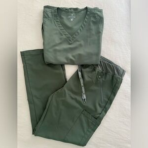Med Couture Insight Scrubs Size Large